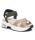 Xti 42751 beige, sandale de marche brides croisées fermeture velcro