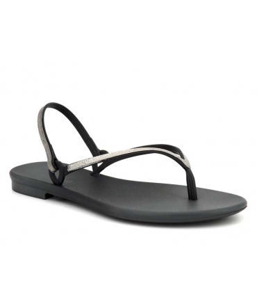 Sandale plastique Grendha Cacau Versatil noir, nu pieds avec entre doigts fabriqué au Brézil