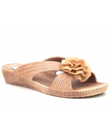 Mule plage Kelara K62019 beige petit compensé décor pompon