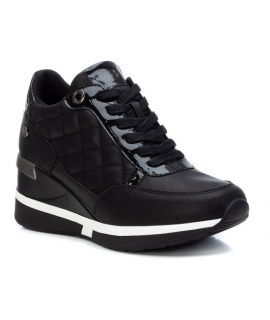 Baskets XTI 43236 noir| Sneakers compensés tige matelassée