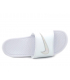 Claquette NIKE Wmns Benassi JDI IR blanche avec logo argenté